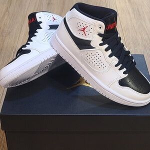 Nib~ Air Jordan Black and White Sneakers